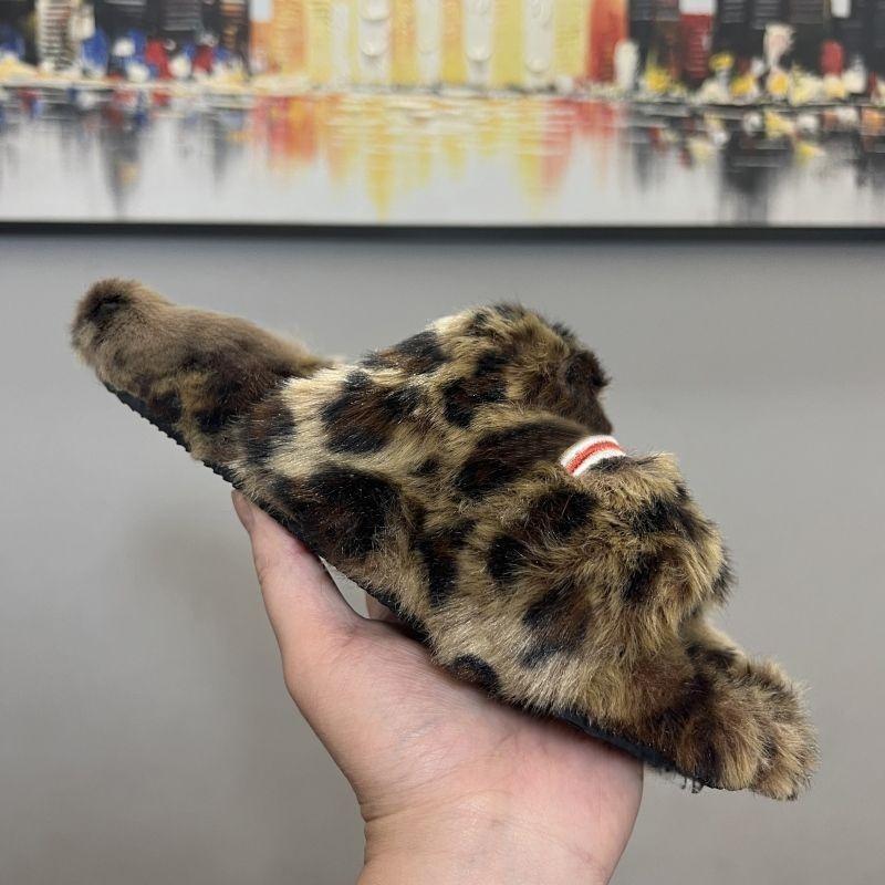 2025 Outdoor Sports Slippers Unisex Men Women Winter Fur Fluffy Furry Warm Letters Sandals Comfortable Fuzzy Girl Flip Flop Casual Footwear