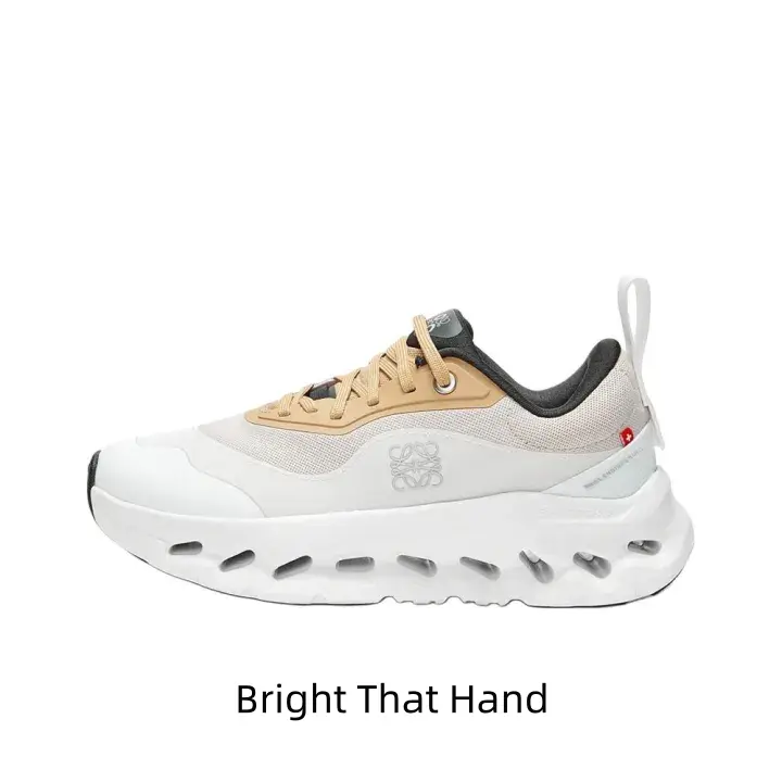 Sleek low-top athletic running shoes hollow shock absorption breathable mesh fabric perfect for marathon fitness all-day standing work scenarios