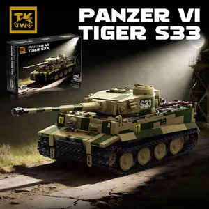 World War II classic Tiger tank building block model with the character 'Fu', 1:28 scale, multiple movable high-detail design, collectible-grade military tank building block , a perfect collectible for military enthusiasts, compatible with LEGO bricks