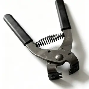 4mm 4 Teeth Mute Leather Punching Tool Made of Carbon Steel, Leather Mute Pliers, Silent Belt Diamond-Shaped Clamp, Handheld Carbon Steel Mute Pliers, Suitable for Belt, Wallet, Saddle, Fabric, Leather Strap, leather Punching Tool for Home DIY Handicrafts