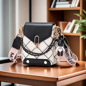 Women's Crossbody Purse with Adjustable Wide Strap - Plaid Design, Chain & Keychain, Perfect for Daily Use & Travel