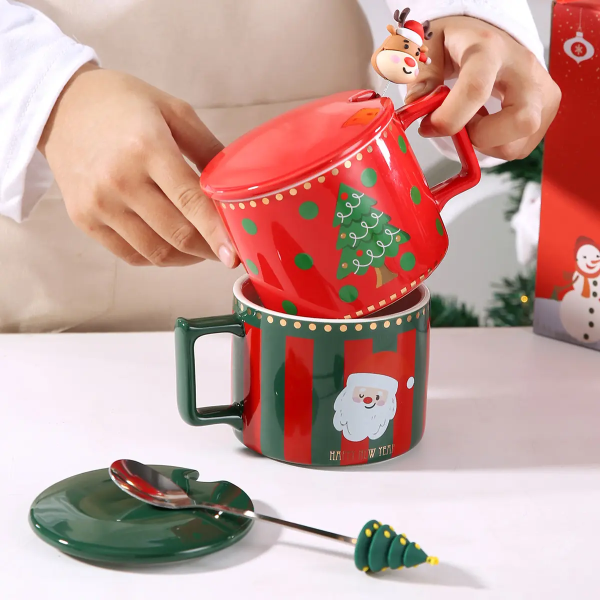 Christmas Hot Chocolate Cup - Ceramic Mug with Festive Santa Design & Handle for 2026 Holiday Gift Ideal for Friends and Family