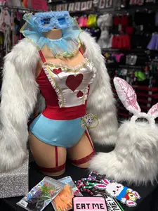 4 PC Wonderland White Rabbit, - 87139