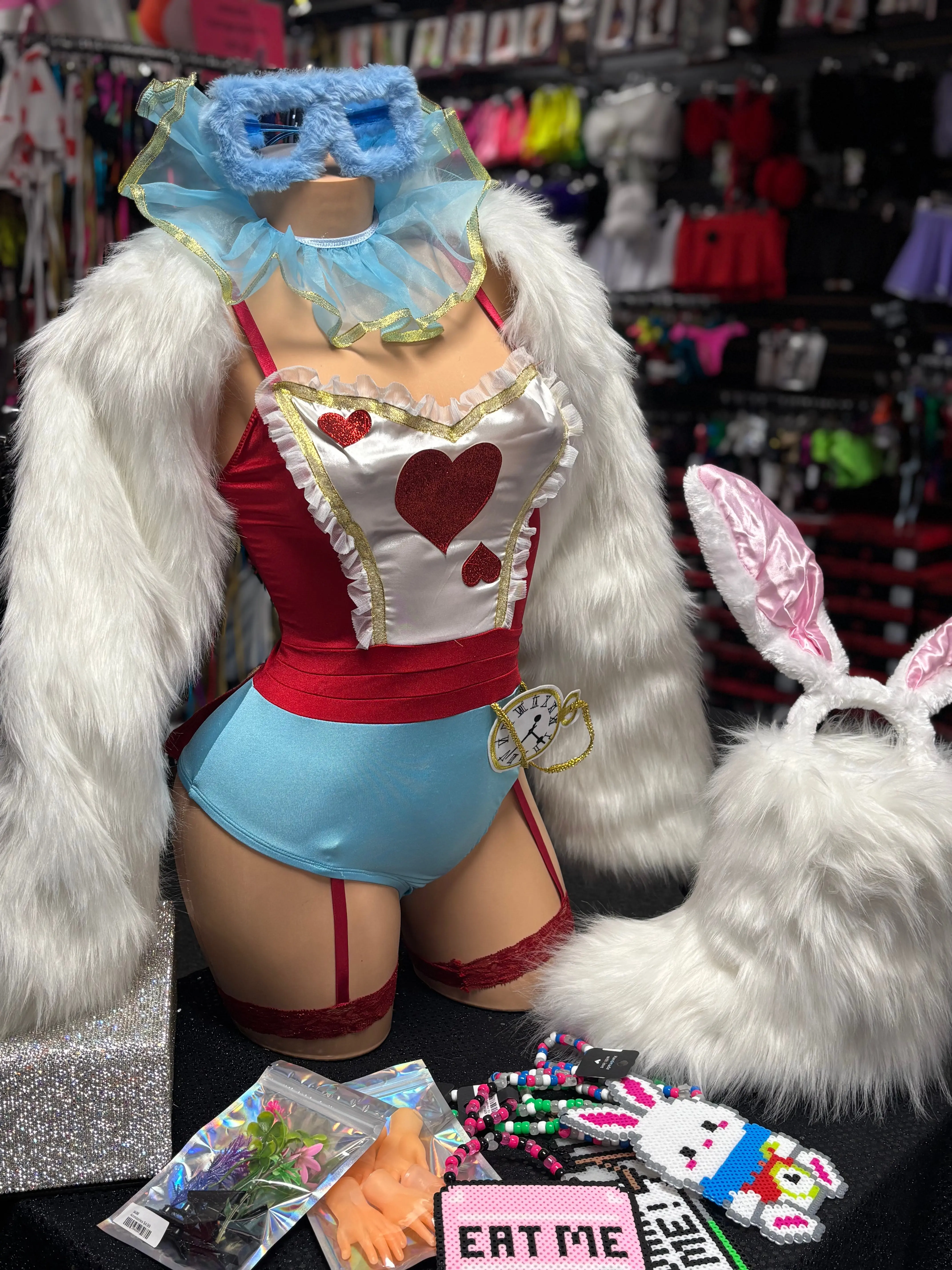 4 PC Wonderland White Rabbit, - 87139