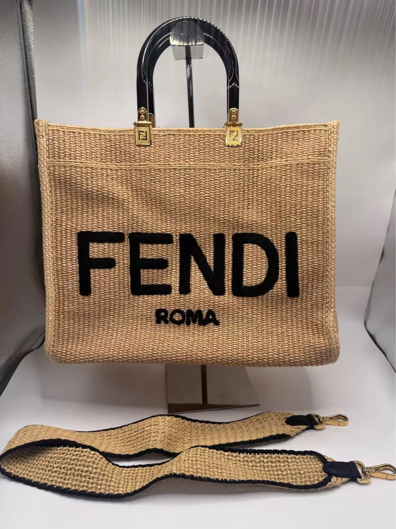Pre-owned FENDI Woven Raffia Peekaboo Beach Tote Bag, 2018 Code. Size: 35 × 29 cm. Accessories: shoulder strap.