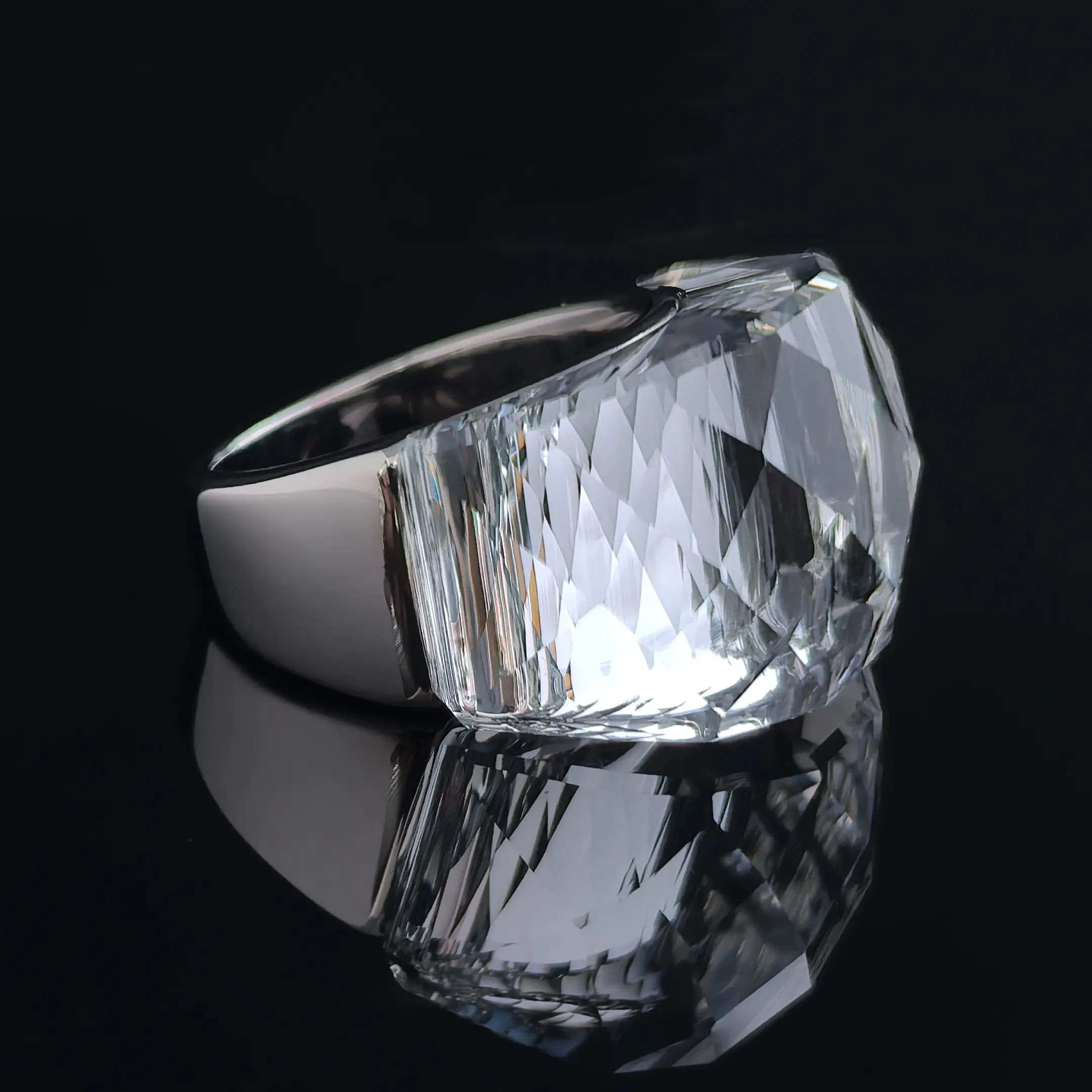 Elegant Minimalist Stainless Steel Ring with Transparent Glass, Silver-Tone Jewelry for Women, Perfect for Party and Daily Wear