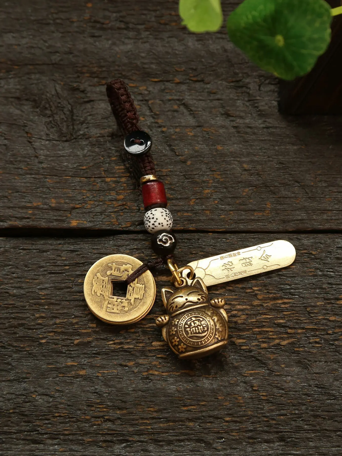 Handmade Feng Shui Blessing Keychain for Bags Parking Key with Lucky Cat Pendant, Three-Animal Decoration, Car & Bag Accessory Gift