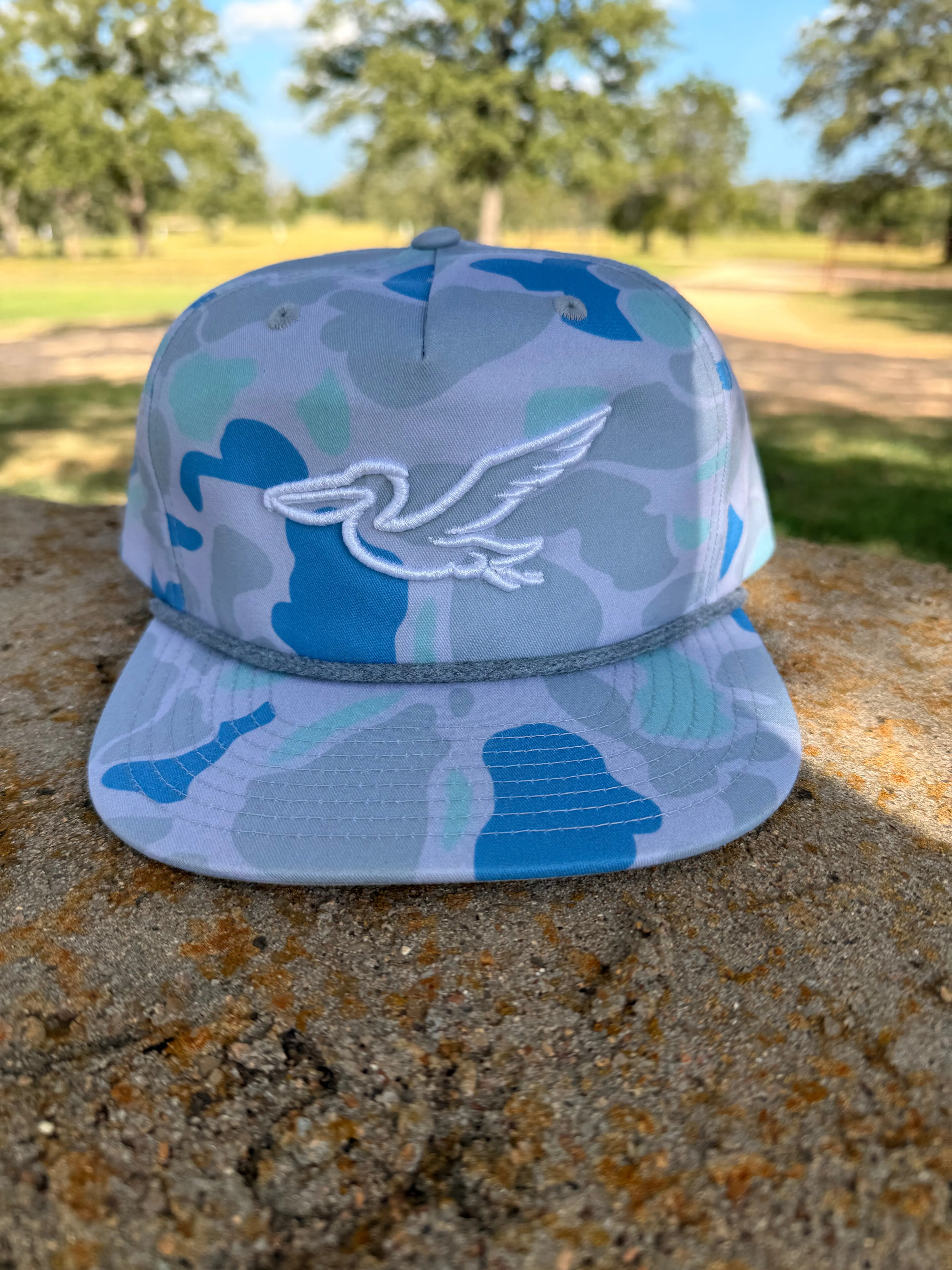 Pelican logo 256P