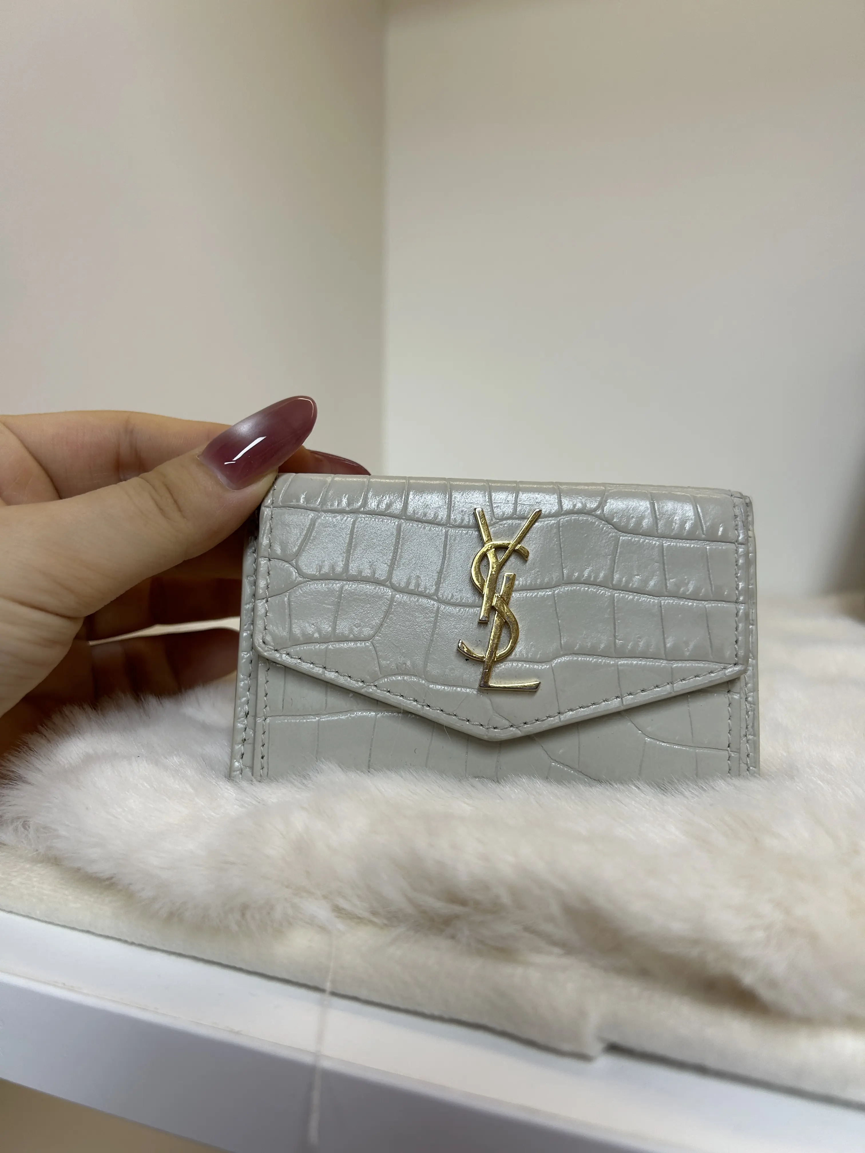 Pre-owned Yves Saint Laurent Pre Loved Authentic YSL Envelope Card Holder Grey Croc Embossed Leather Gold Logo