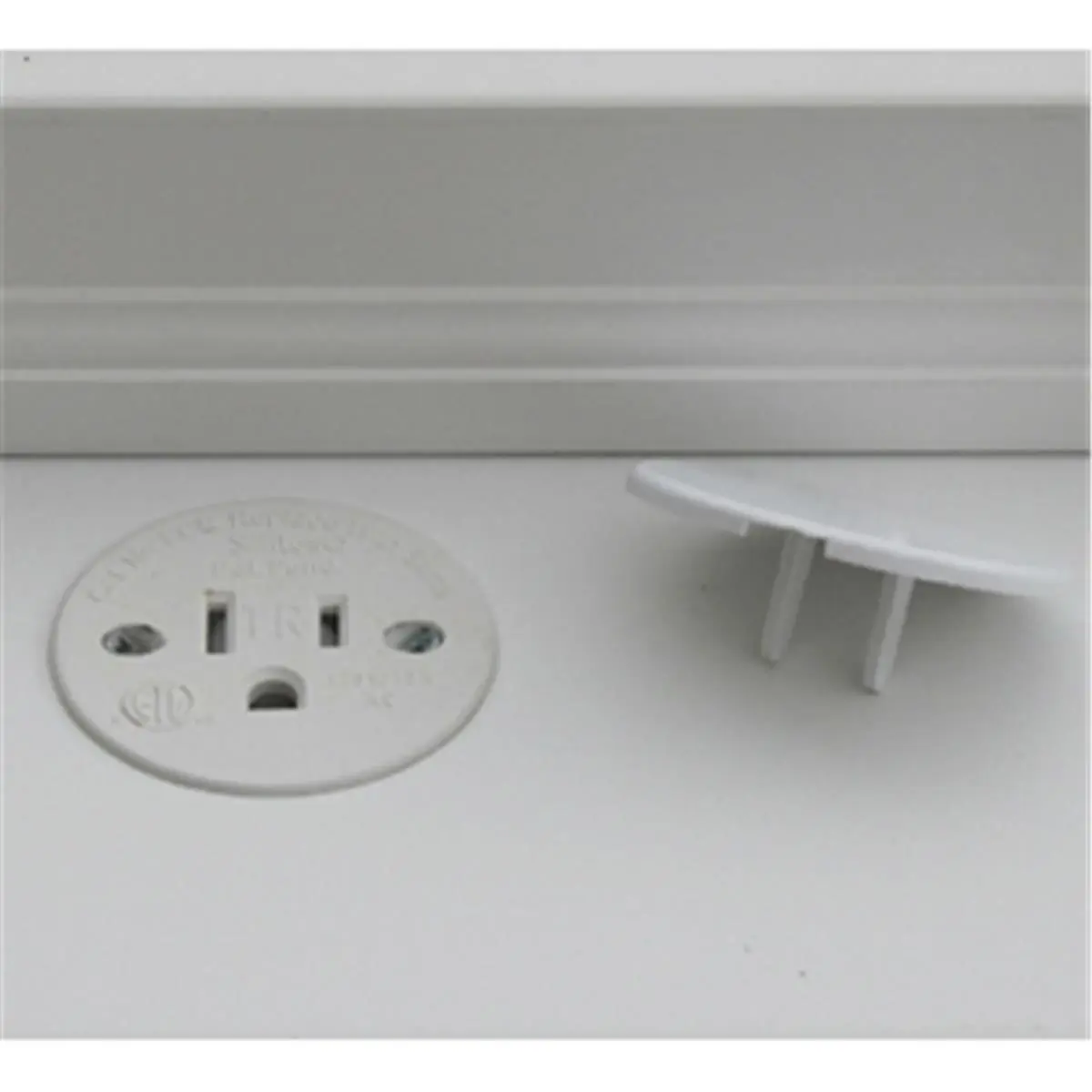 212 MAIN White Flush Mount Self-Contained Receptacle - 15A 125V Single Outlet