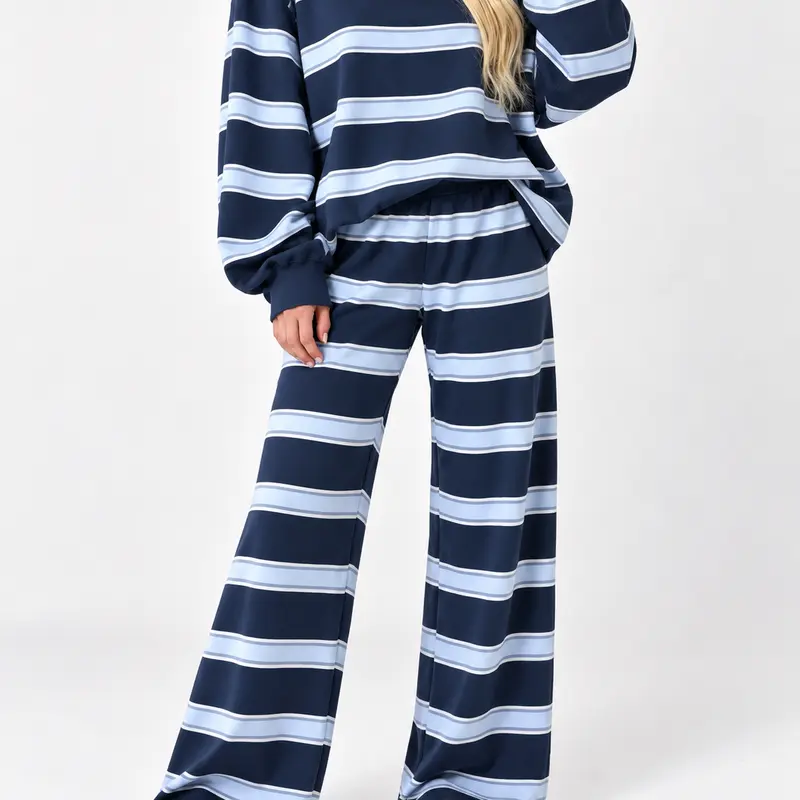 Women’s striped print two-piece set, mock neck long-sleeve loose top + wide-leg pants, casual loose matching outfit suitable for home, travel, and everyday wear, autumn/winter style.