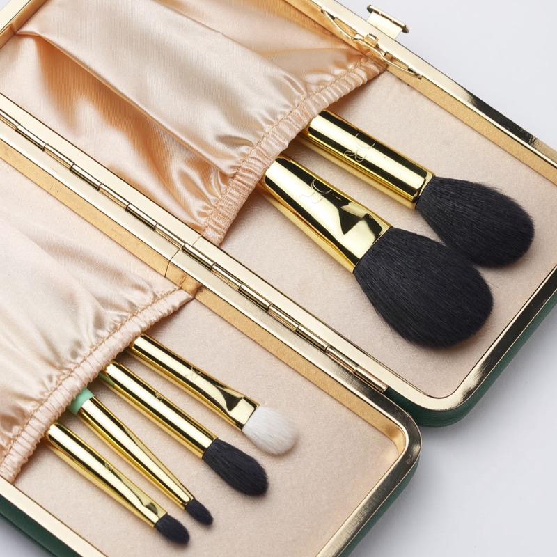 Travel Kit 6 Makeup Brushes in Faux-Leather Clutch for Safe and Clean Storage and Portability