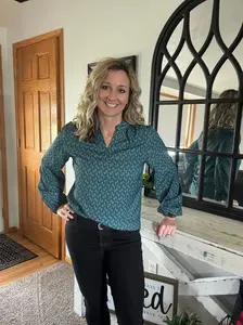 Geometric Print Long Sleeve Blouse - Versatile Design for Casual Wear