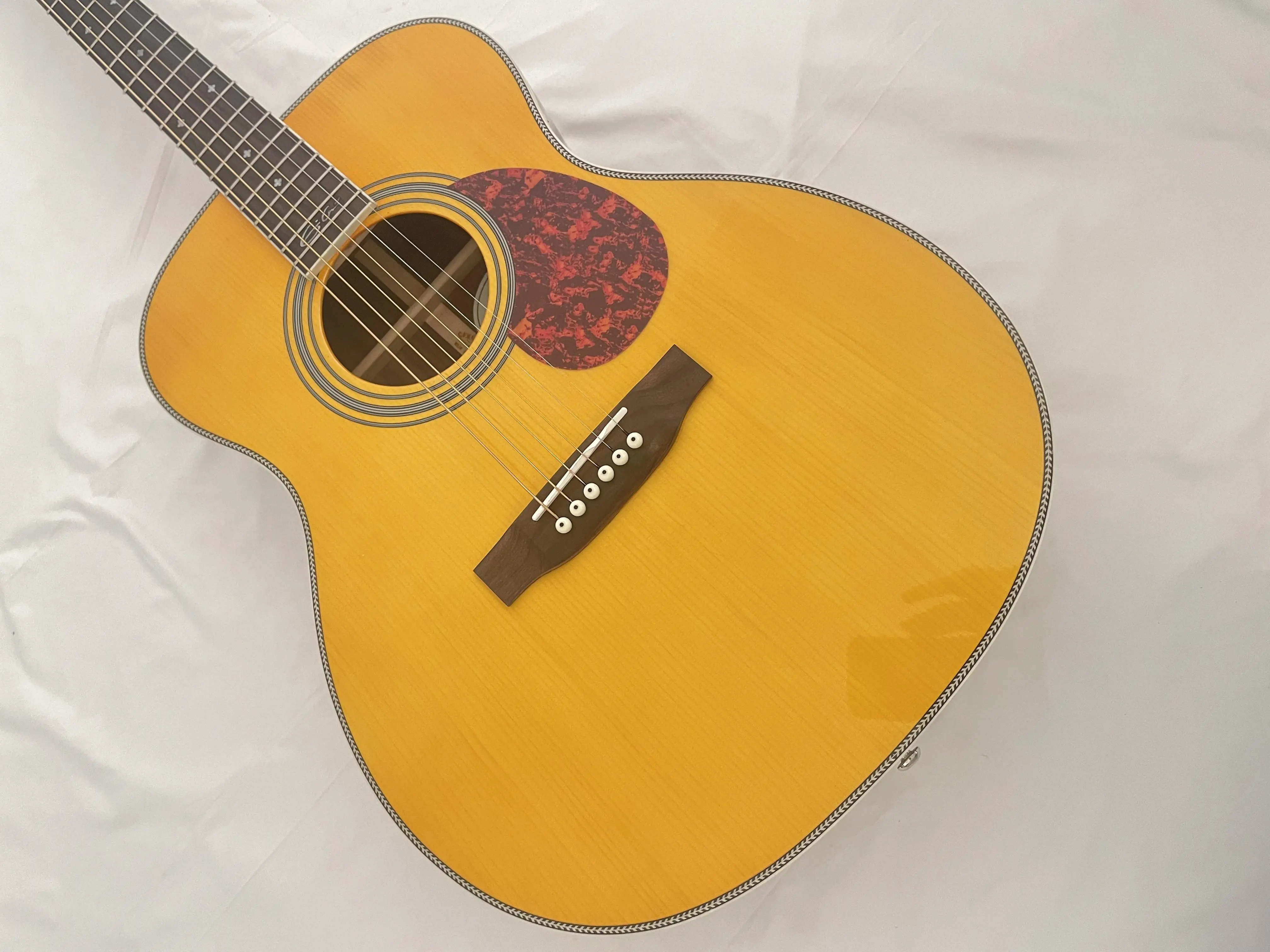 Handmade OM28 Acoustic Guitar Hollow solid Spruce Top 20 Frets Stylish Guitar Affordable Guitar