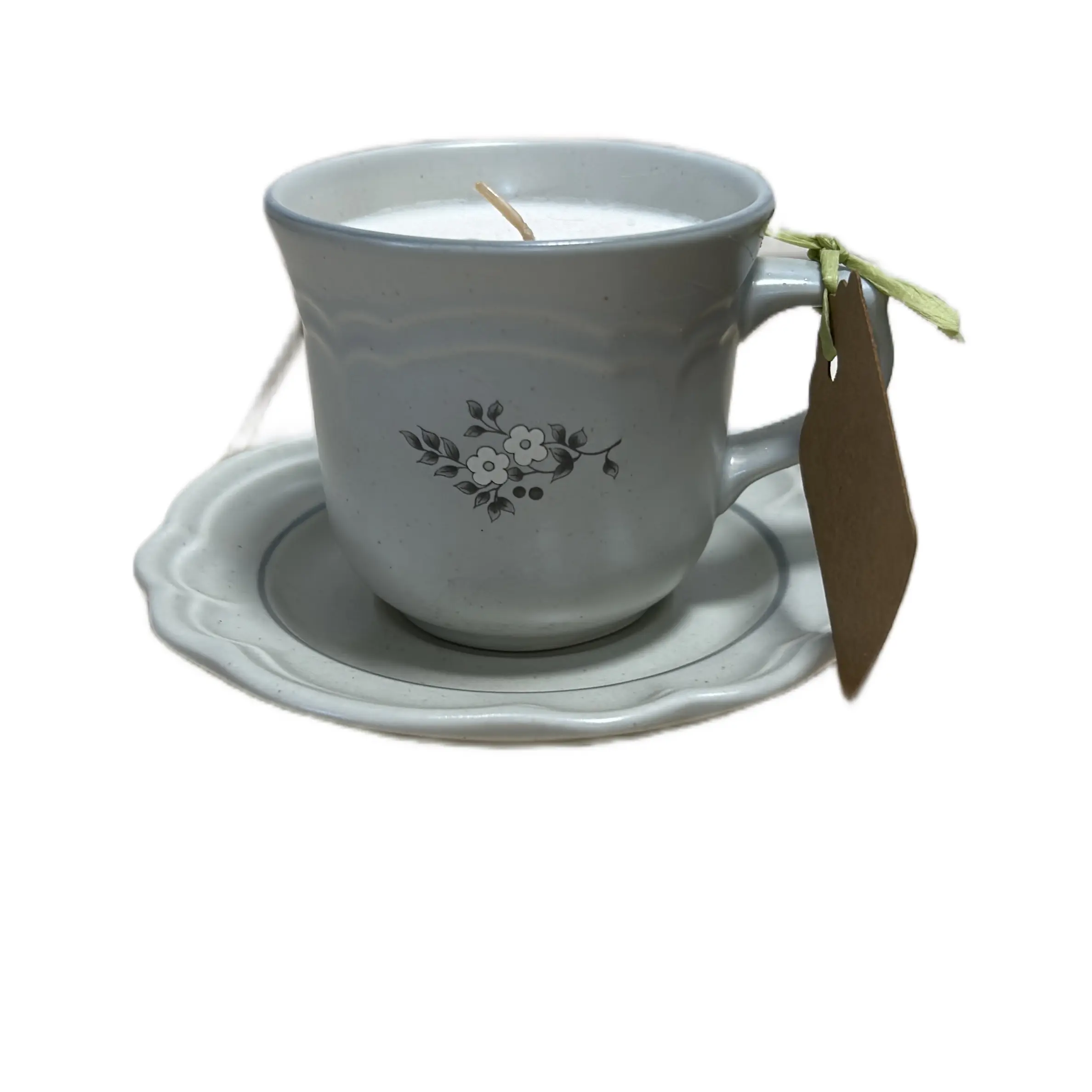 Handcrafted soy wax clean burn candle. Porcelain stylish candle holder, beautiful and sensual smell.