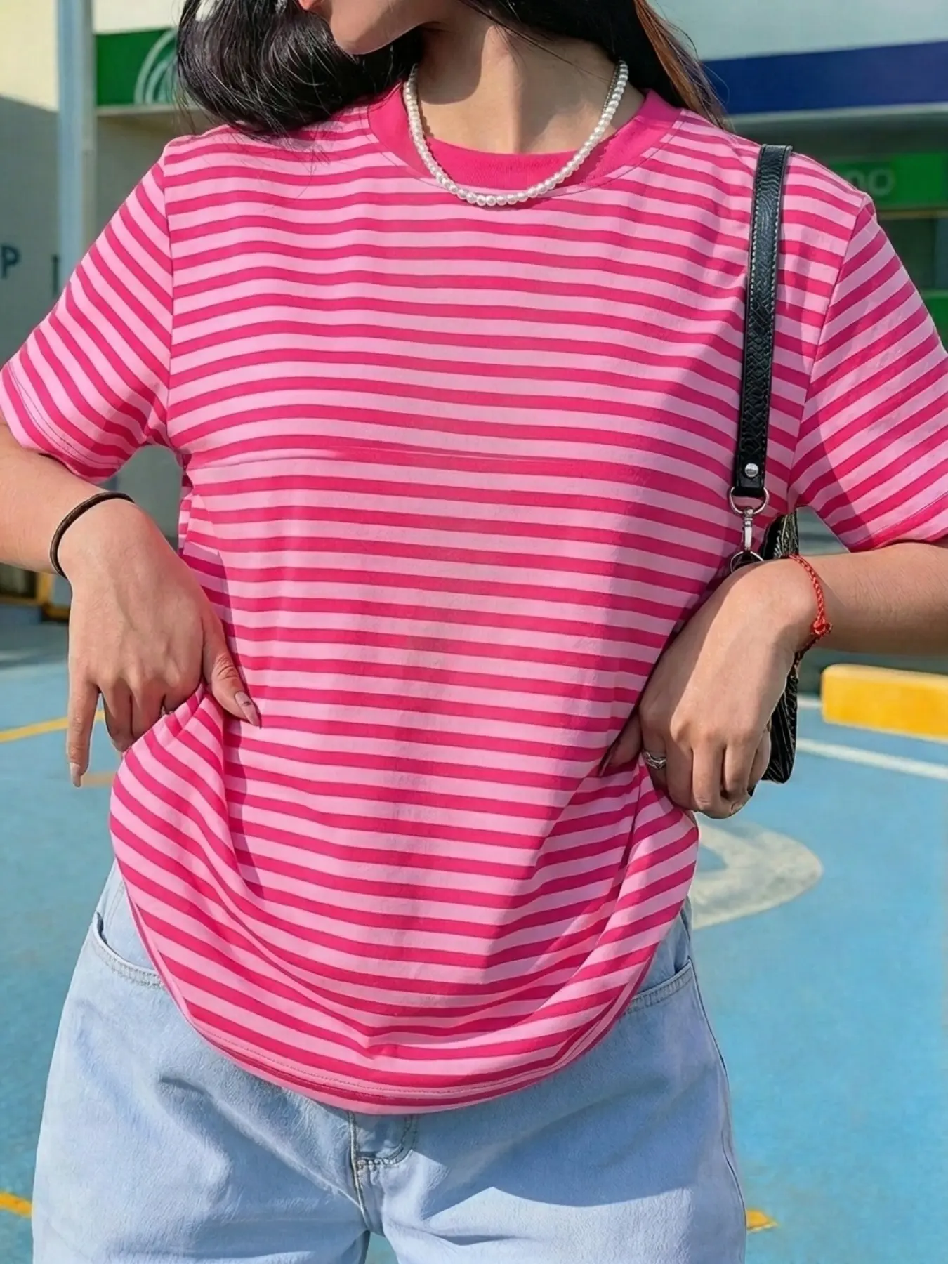 Women's American Retro Hot Pink & Light Pink Striped T-Shirt, Loose Fit Casual Crew Neck Drop Shoulder Short Sleeve Top, Perfect for Summer, Street Style & Everyday Wear, Featuring Vibrant Two-Tone Stripes and a Relaxed Silhouette, Womenswear