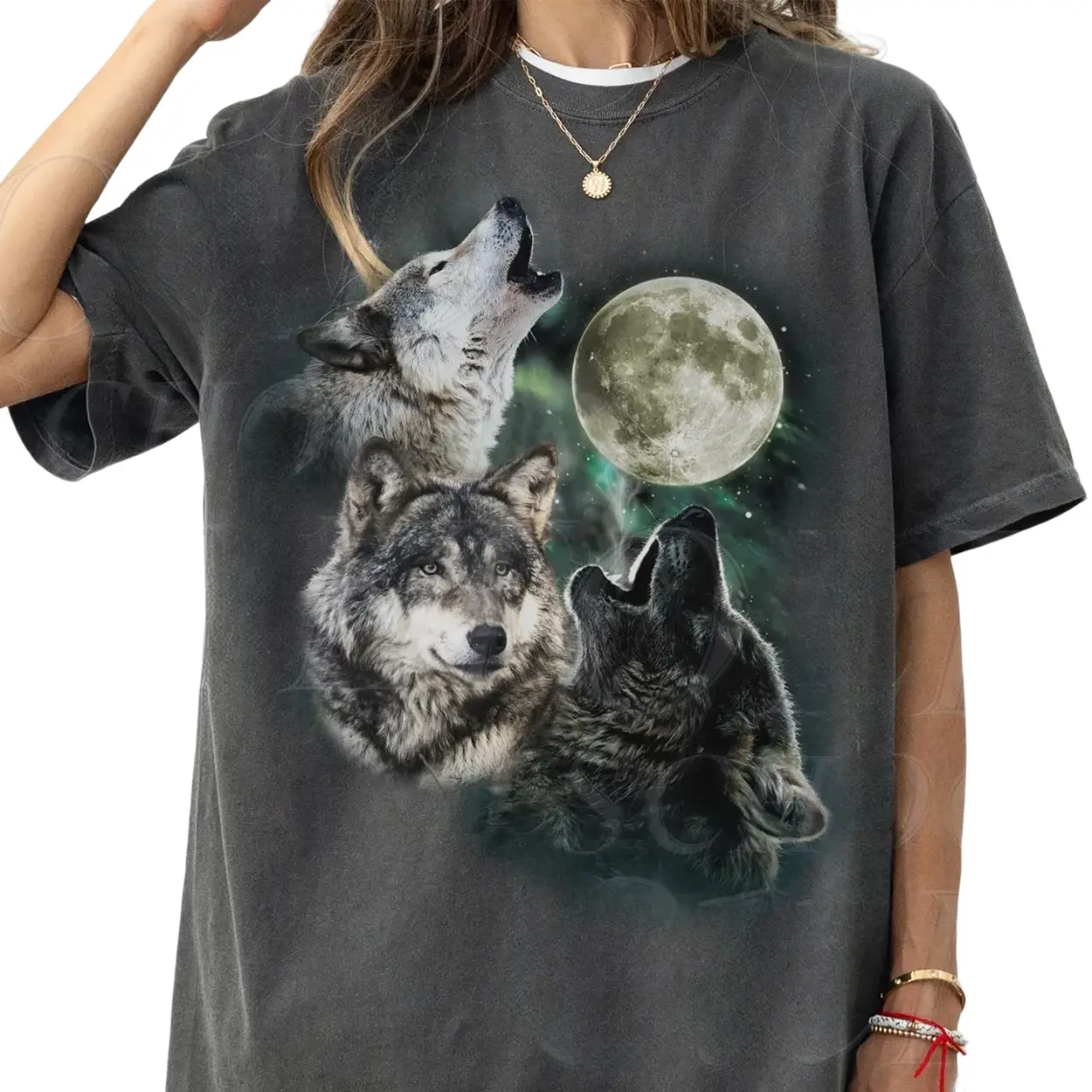 Howling Wolves Vintage 90s Graphic Shirt, Retro Comfort Colors Wolf Moon Tee, Wild Free, Loyal Wolf Retro Top,Grey Wolf Washed Oversize Tee