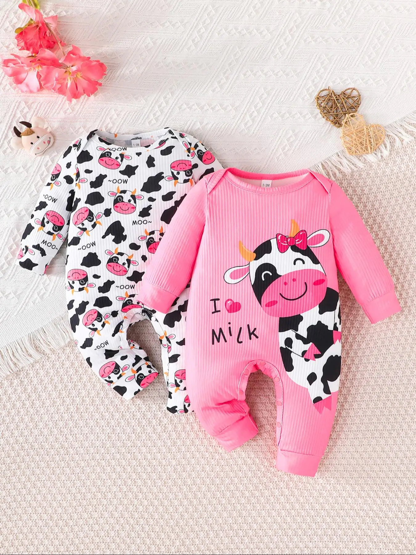 Newborn Baby Girl Long Sleeve Cow Print Bodysuit Set, Cute Two-Piece Clothes for Newborns, Comfortable and Stylish Infant Clothing