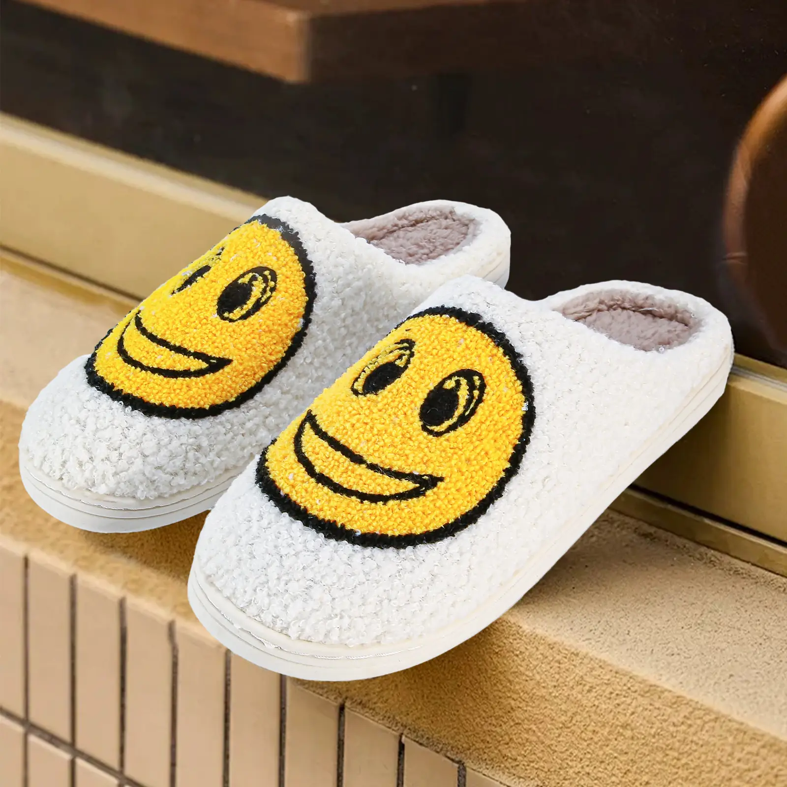 Lumubby Women's Smile Face Plush Slippers, Cute Slip-On, Cozy Bedroom Footwear with Warm Faux Fur Lining and Soft Memory Foam, Cozy Bedroom Slippers, Smile Face Slippers