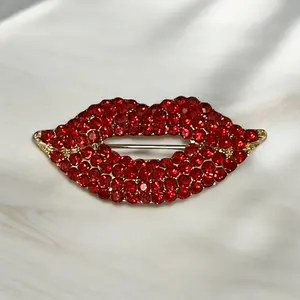 Glamorous Red or White Lips Brooch Pin - Sparkling Rhinestone Design for Stylish Vibes