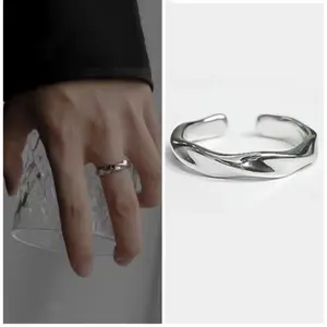 Minimalist Basic Medal Stainless Steel Ring for Men Women High-Quality Durable Statement Jewelry Fashion Accessories Comfortable Fit Ideal Gift