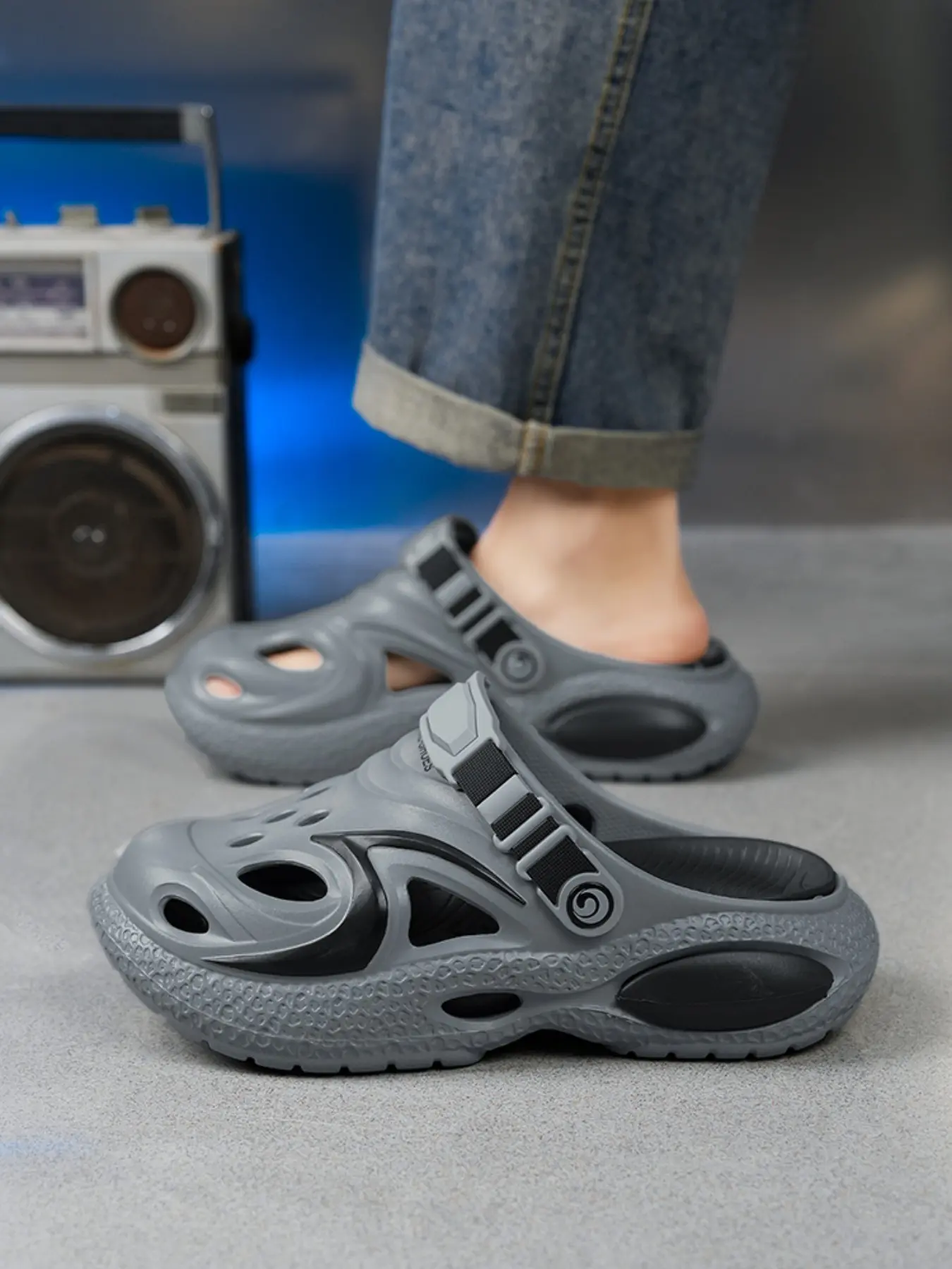 Men's Trendy Platform Clogs, 2026 Summer New Style, Height-increasing, Two-way Sandals, Wear-resistant, Breathable Sports Sandals, Suitable for Outdoor Activities, River Trekking, Beach, and Daily Commuting. Eye-catching and Versatile Bright Orange Color.