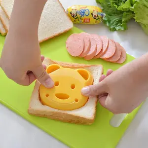 2pcs cartoon bear sandwich mold, rice ball model, breakfast DIY tools, kitchen supplies Creative toast cut Bear bread cut DIY lunch box essential sandwich mold Bear mold
