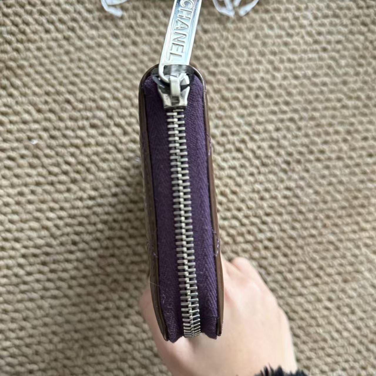 Pre-owned CHANEL Classic Quilted Patent Zip Wallet|18724676