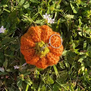 Handmade Crochet Pumpkin Keychain Cozy Autumn Aesthetic with Textured Design & Cute Green Stem Perfect for Fall Lovers & Halloween Vibes
