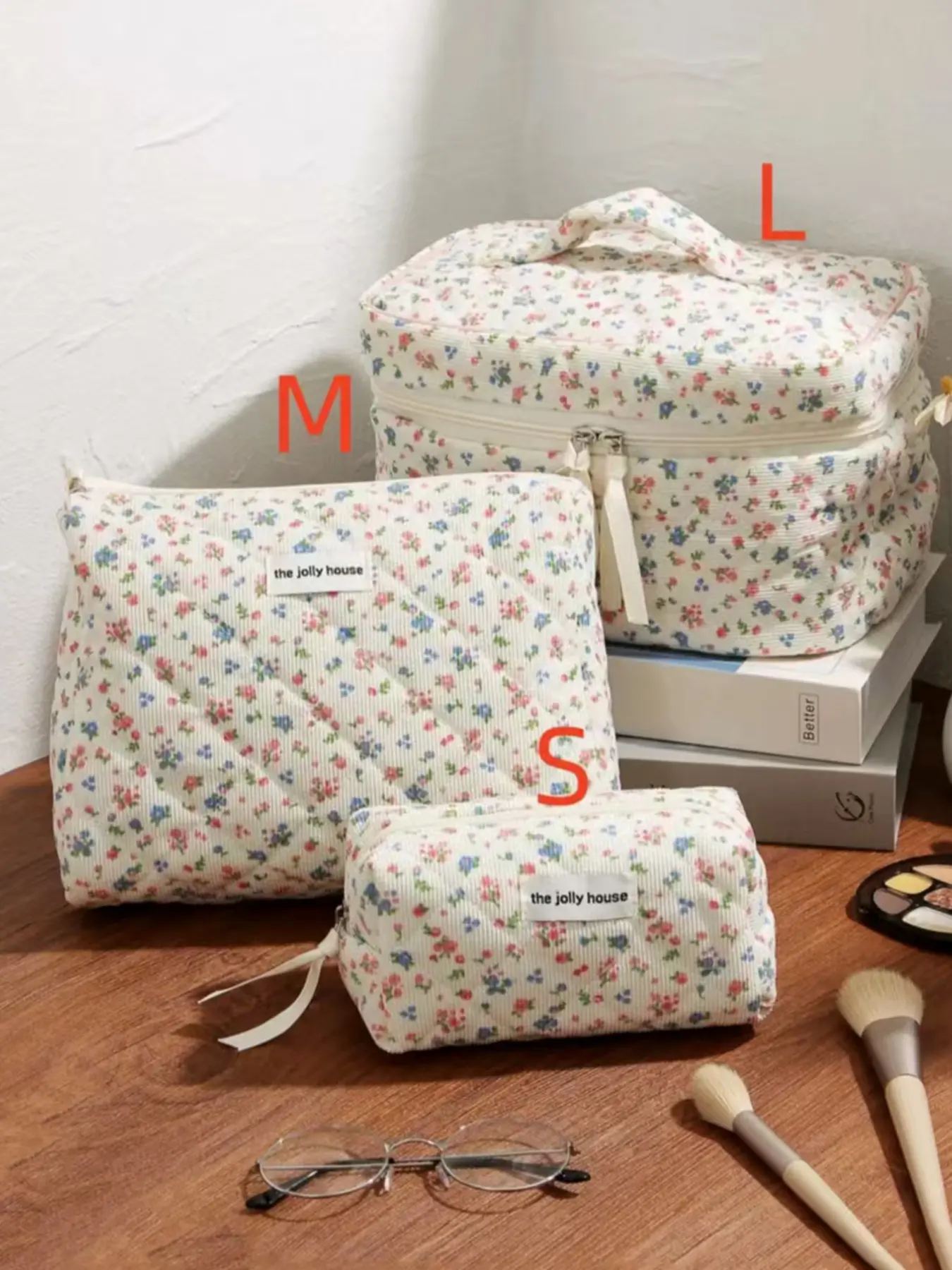 Holiday Haul Floral Pattern Quilted Makeup Bag, Large Travel Cosmetic Bag PolyesterPortable Handheld Pouch Zipper Toiletry, for Living Room Floral, Makeup Storage Bag, Makeup Storage Organizer, Travel Essentials