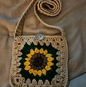 Crochet Sunflower Crossbody Bag for Women, Perfect for Any Occasion