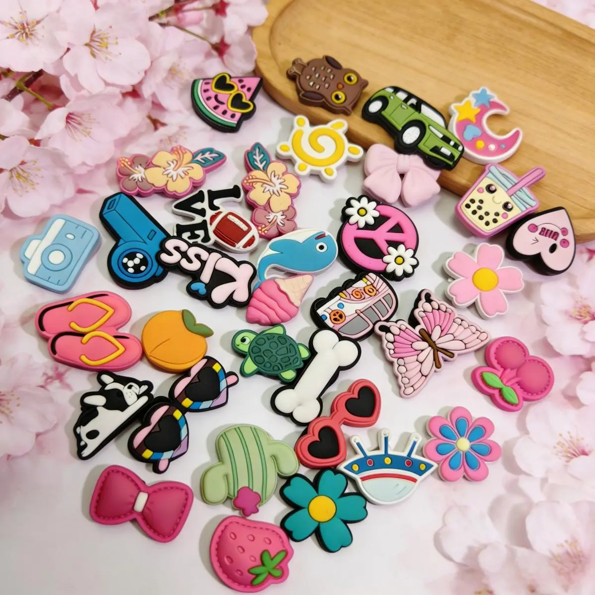 Shoe Embellishment Set for Kids & Adults, 30/50/100 Piece Cute Cartoon PVC Clip-on Decoration Charms for Sneakers & Bracelets, Ideal Party Favors, All Year
