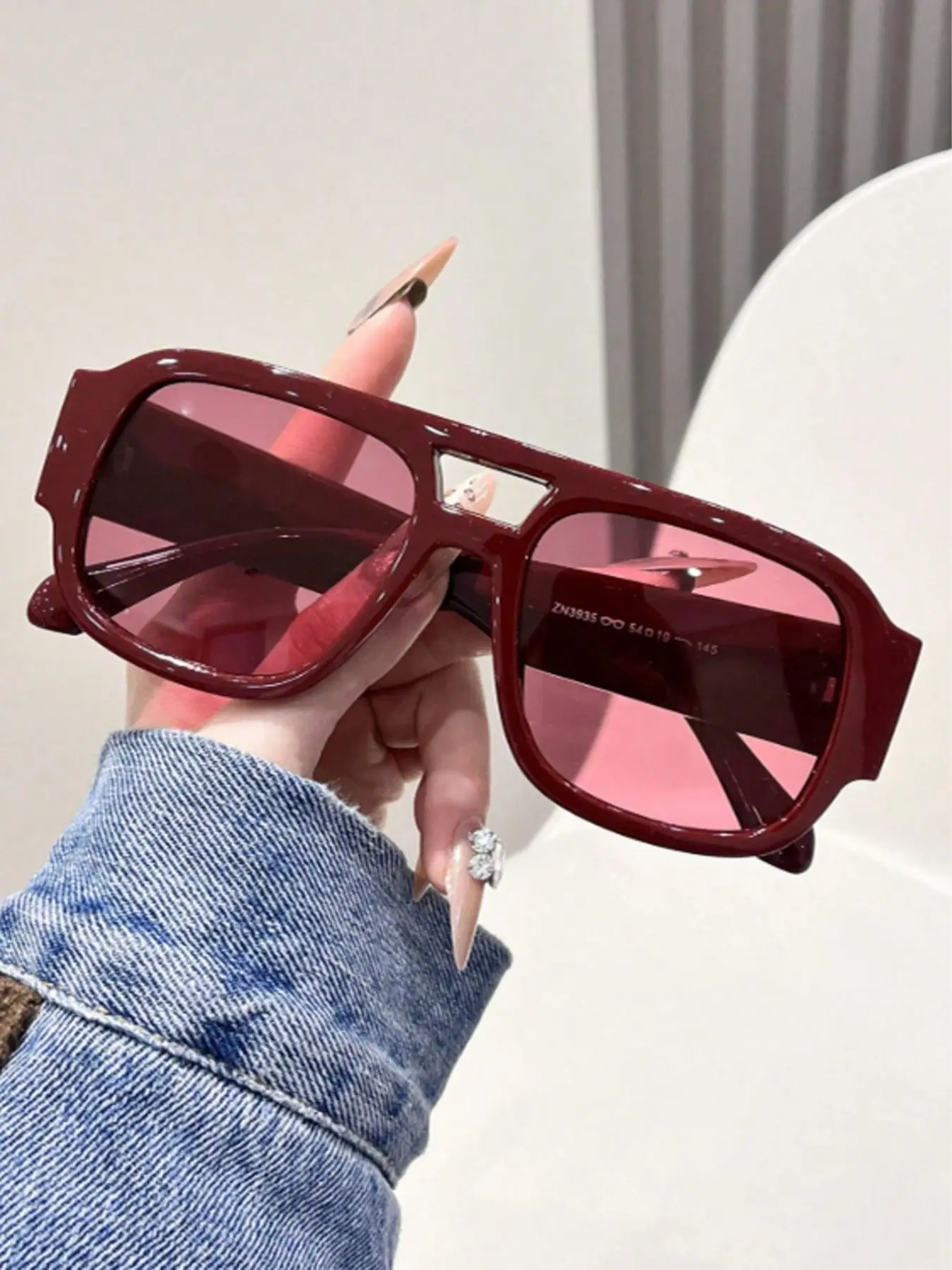 Classic Fashion Decorative Glasses for Women, Trendy Shades, Trending Glasses, Stylish Shades, Perfect for Parties, Street Photography, Fashion Shows, Daily Wear, Casual Style