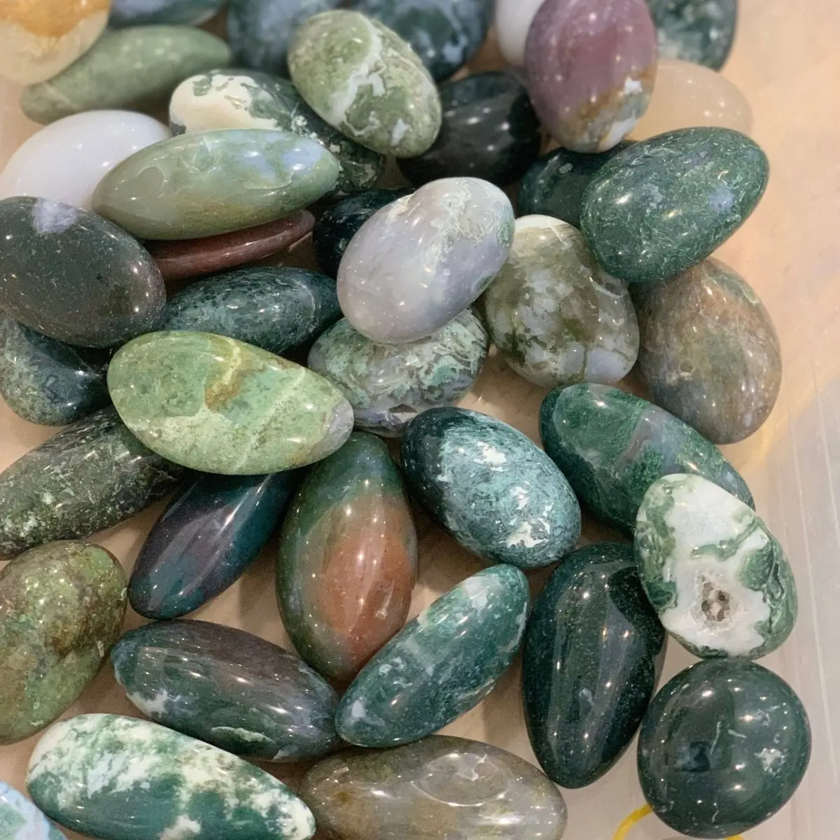 Moss Agate Tumbled Stone – Polished Chalcedony with Green Inclusions