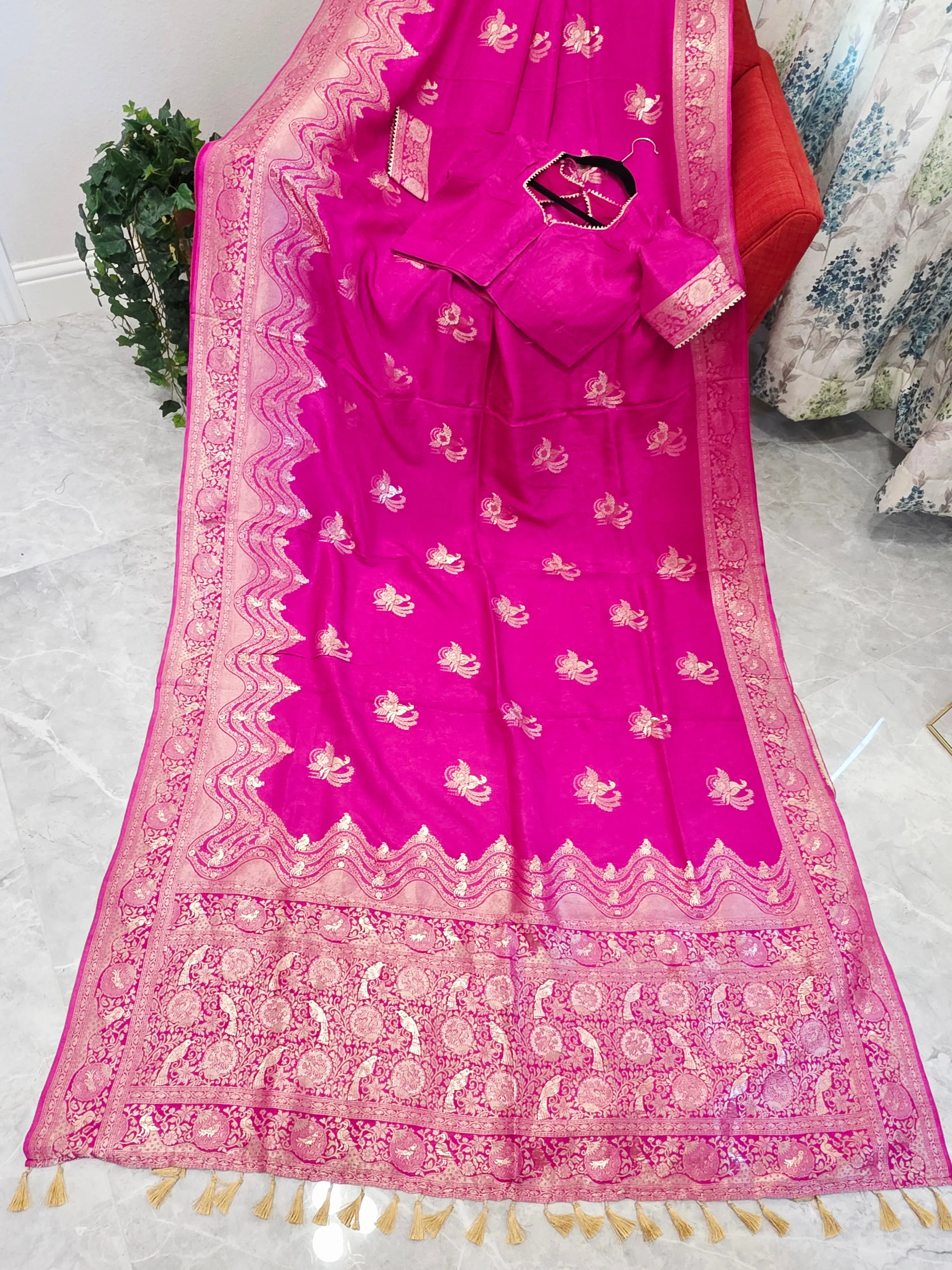 Royal Fuchsia Magenta Munga Banarasi Crepe Silk Saree with Stitched Blouse