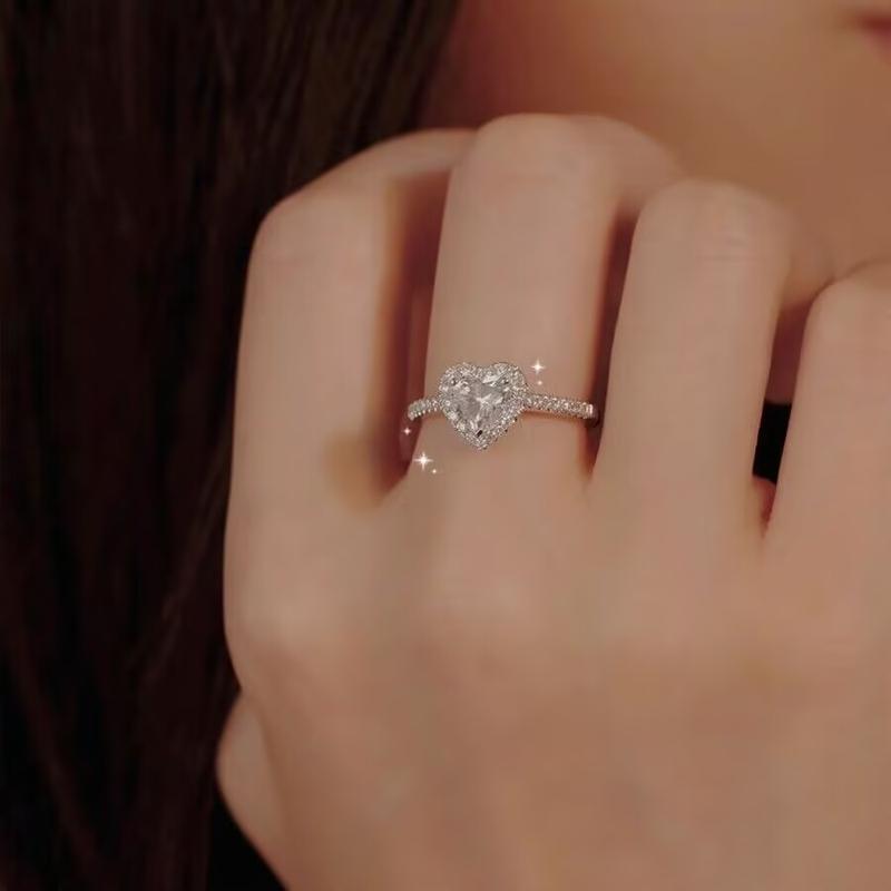 【PANG Jewelry】Women's ring, a heart-shaped ring decorated with sparkling zircons in a sweet style. It is a fashionable, casual and exquisite piece of jewelry suitable for parties. It can be given as a gift or as an engagement ring