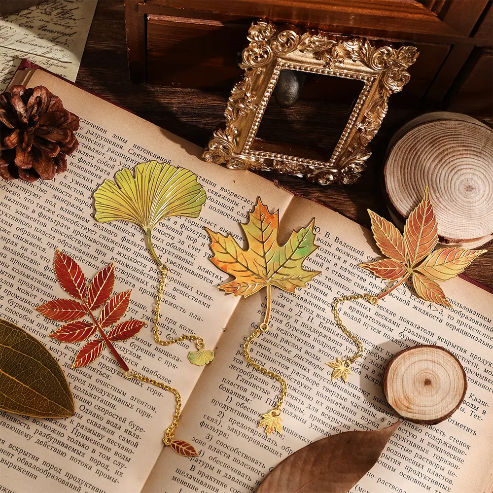 4-Piece Gilded Leaf Metal Bookmark Set with 4 Different Patterns & Styles, Book Accessories, Metal Chain Pendant, Secure-Carry Office Stationery, Book Lover Gifts, Collectibles