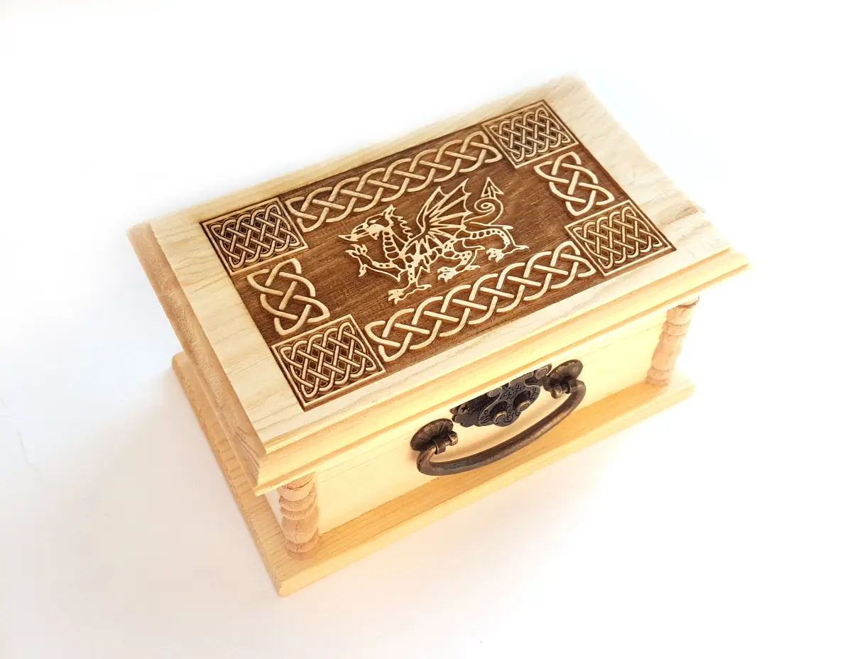 Lyoncraft CBWD01 Celtic Welsh Dragon Engraved Wooden Storage Box, Home Organiser