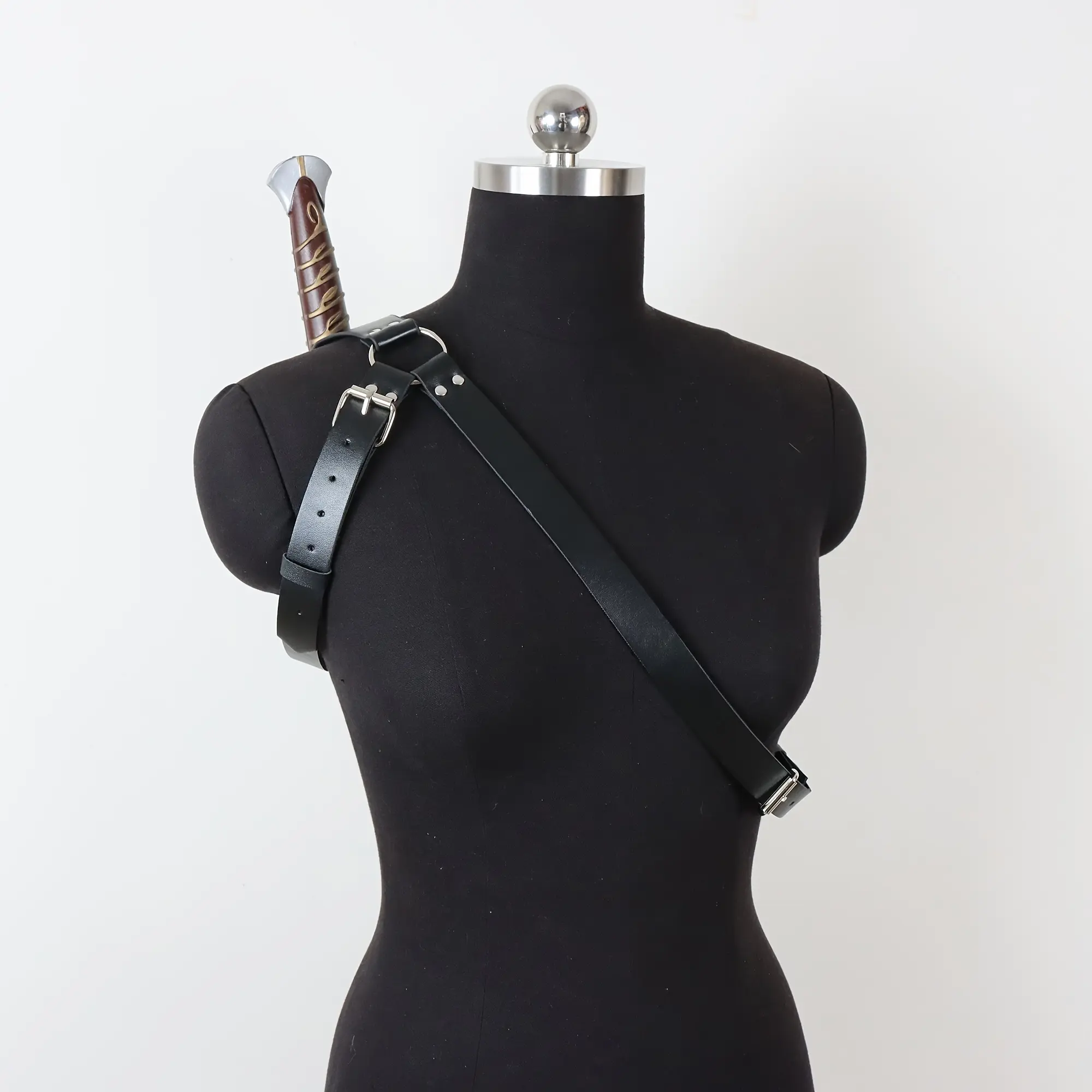 SW1pc Medieval Knight Sword Sheath, Adjustable Sword Holder with Buckle Straps,-Strap Design for Secure Attachment, Black Synthetic Material, Ideal for Stage Performance Props & Halloween Costume Accessories, Cosplay Equipment |             Leather Menswe