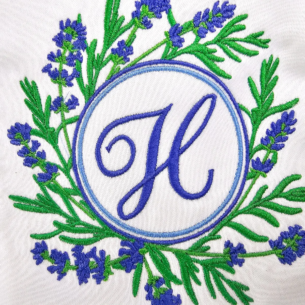 White Embroidered Wreath Sash - Casual Design for Women's Wear - Womenswear