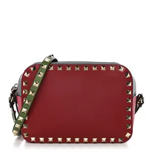 Pre-owned Vitello (Calfskin) Leather Shoulder Bags VALENTINO GARAVANI Vitello Colorblock Rockstud Camera Crossbody Bag Deep Rose Clover
