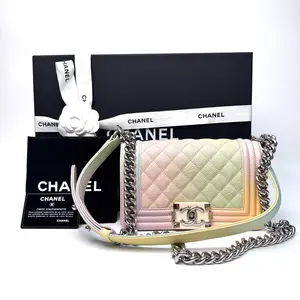 Pre-owned CHANEL Medium Le Boy Rainbow Caviar 25cm 2018 N22839517