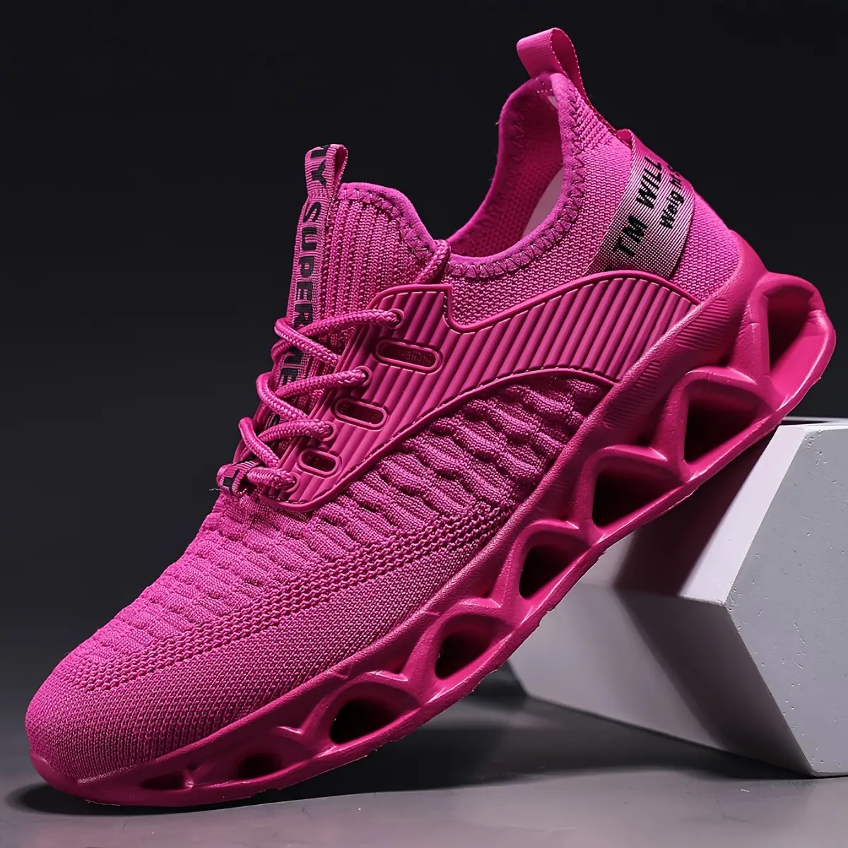 Men's Workout Sneakers in Breathable Mesh, Cushioned Running Shoes Built for Jogging Sessions and All Day Wear, Men’s Shoes, Airy Mesh Keeps Feet Cool
