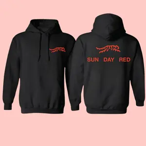 Sunday Red Tiger Hoodie – Vintage Golf Sweatshirt, Retro Tiger Logo Pullover, Streetwear Graphic Hoodie for Men and Women, Perfect Golf Fans Gift