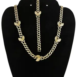 Beautiful Elegant necklace and bracelet set. 14k plated gold. Hermoso elegante collar y pulsera set.