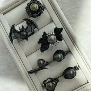Luxury Everyday Tahitian Pearl Ring | Dark Gothic Style | 8–9mm Tahitian Pearl | Black-Plated 925 Sterling Silver | Hypoallergenic