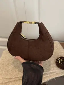 Retro fashion simple metal buckle crescent-shaped shoulder handbag, fashionable handbag, niche texture splicing handbag, personality lazy style versatile multi-color optional suitable for daily commuting, shopping, dating, etc.