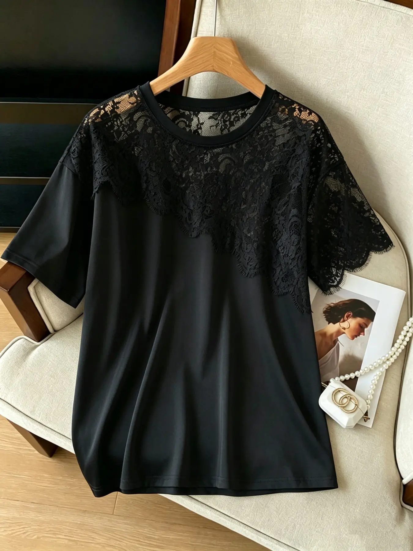 Women's Solid Round Neck Raglan Sleeve Casual Everyday T-Shirt, Contrast Lace Patchwork Aesthetic Design, Summer Top, Loose-Fitting, Short Sleeve