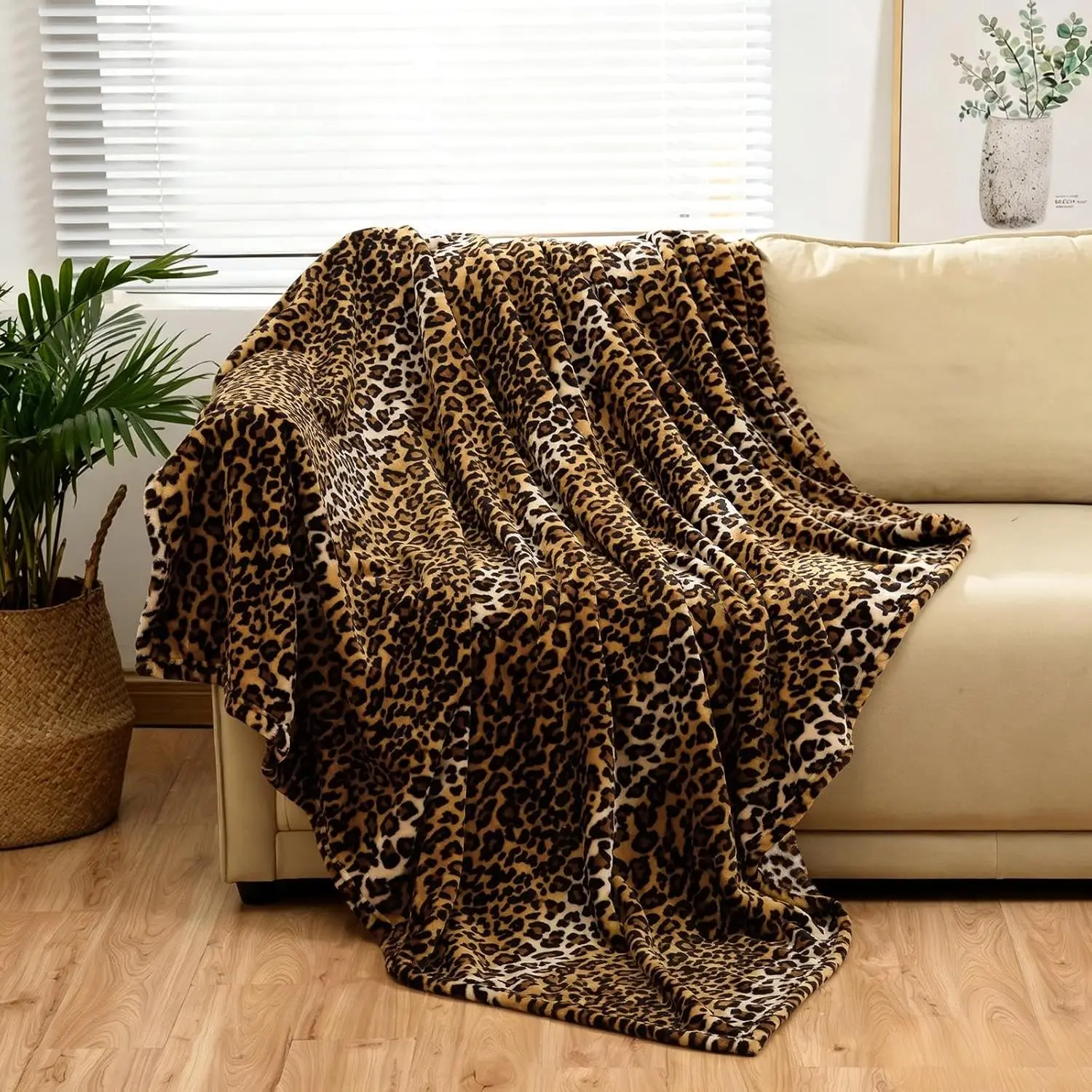 Bnuitland Leopard Print Fleece Flannel Throw Blanket for Bed Sofa Travel, 300 GSM Double Sided Super Soft Fuzzy Fluffy Cheetah Print Blanket for Adults and Kids, 50x70 inch