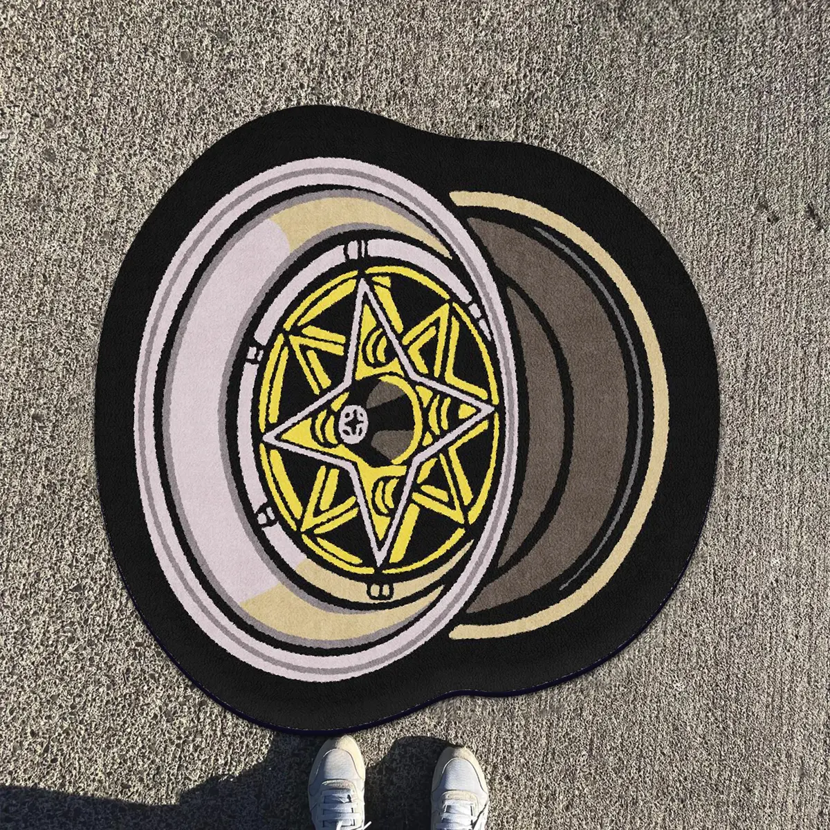 Round Tire Carpet Wheel HUB Mat, Soft Plush Car Rug Modern Indoor Rug for Living Room Bedroom Bedside Game Room, Fashionable Auto Enthusiast Accessory, Indoor Area Rugs, Home Decor Mat, Indoor Floor Mat, Gaming Area Rug